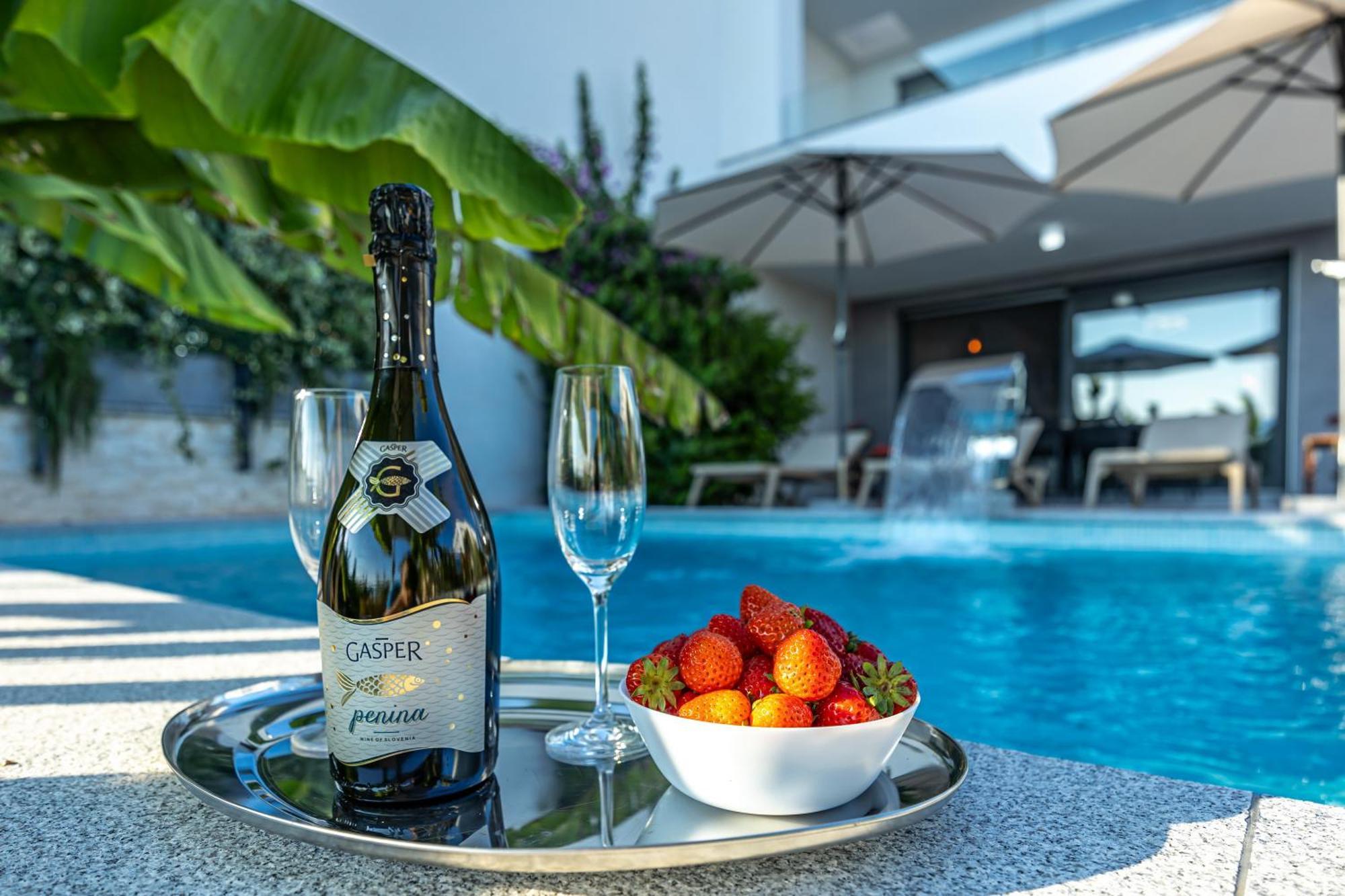Luxury Villas White Sails Pinezići Eksteriør billede